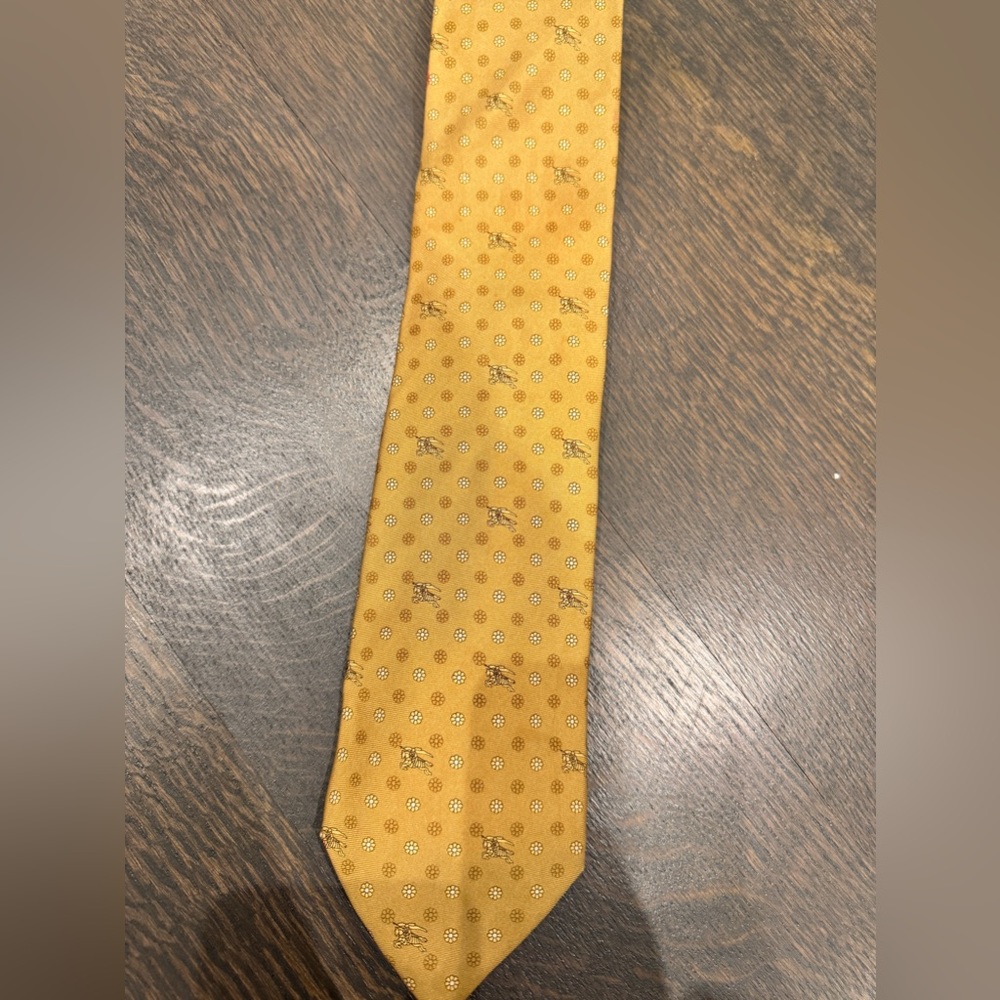 Authentic Pre-Owned Burberry classic .100% silk Tie Authentic Italy